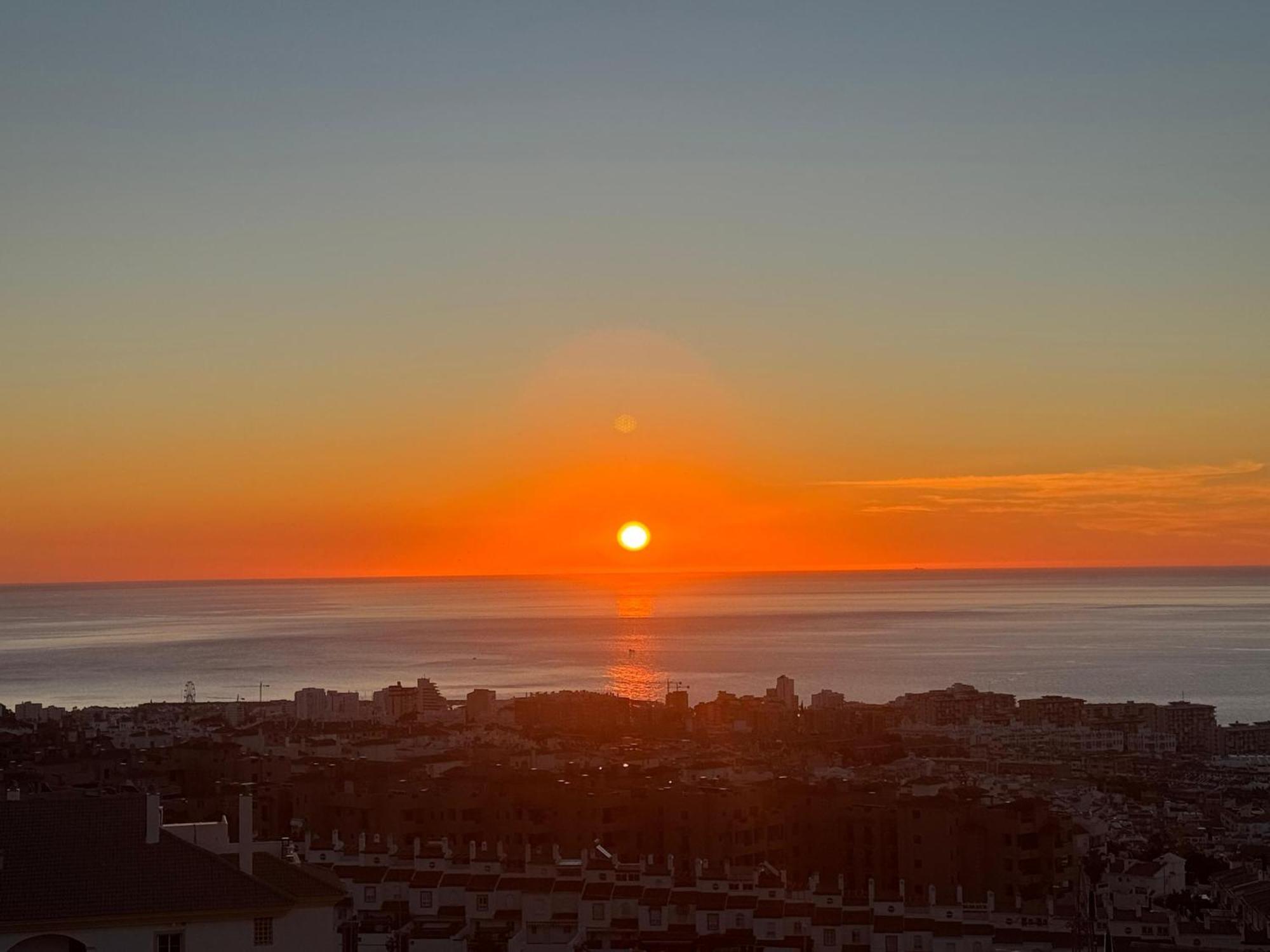 Peaceful Studio With Amazing Sea Views And Free Parking Benalmadena Exterior photo